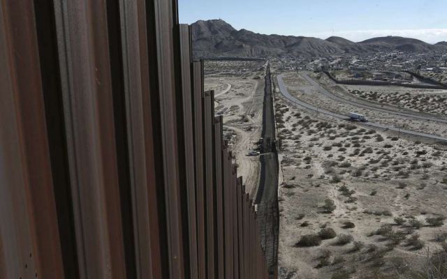 Οι ΗΠΑ προχωρούν στην κατασκευή πρωτότυπων του τείχους με το Μεξικό
