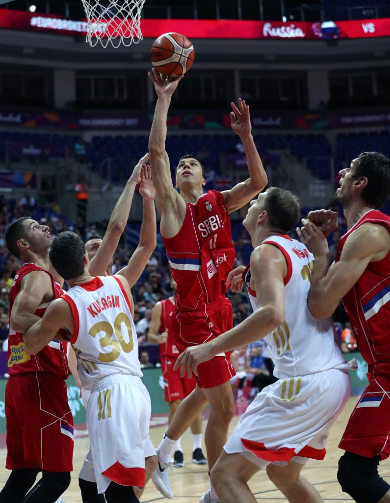 Ευρωμπάσκετ: Η Ρωσία νίκησε και τη Σερβία