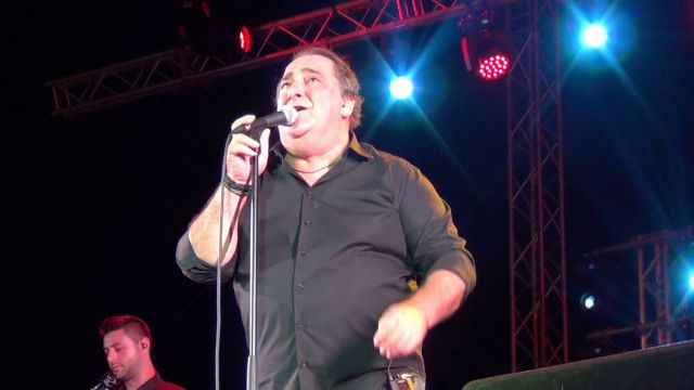 Δεν πάει πουθενά, πουθενά, εδώ θα μείνει