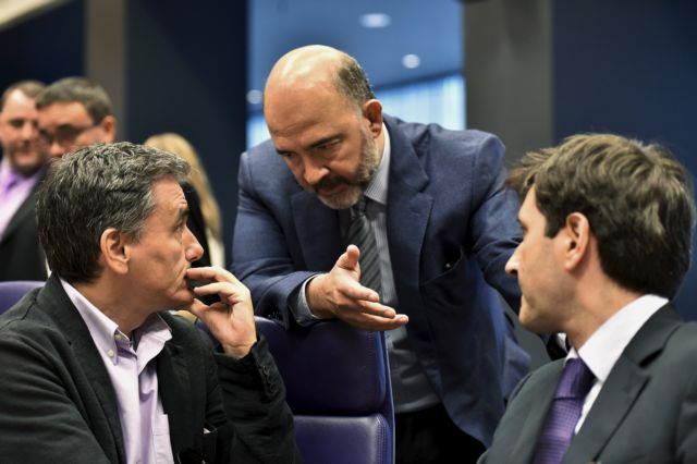 Αυλαία με κίτρινες κάρτες για εργασιακά και προαπαιτούμενα