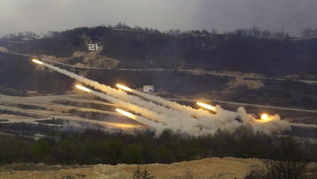 Οι πύραυλοι της Ν. Κορέας στόχευσαν το πεδίο πυρηνικών δοκιμών της Πιονγιάνγκ