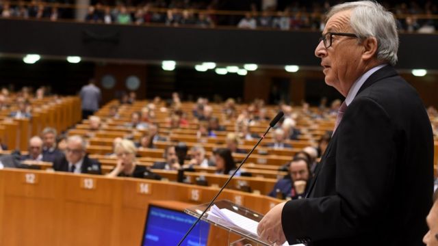 Ο Γιούνκερ παρουσιάζει στην Ευρωβουλή το όραμά του για την ΕΕ