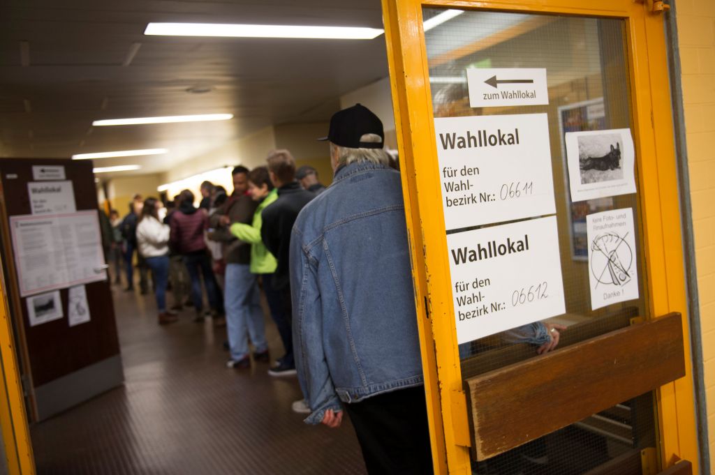 Στις κάλπες προσέρχονται οι Γερμανοί