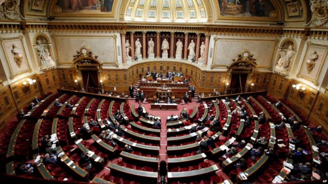 Γαλλία: Ενισχυμένη η δεξιά στη Γερουσία, σοβαρή ήττα υπέστη ο Μακρόν