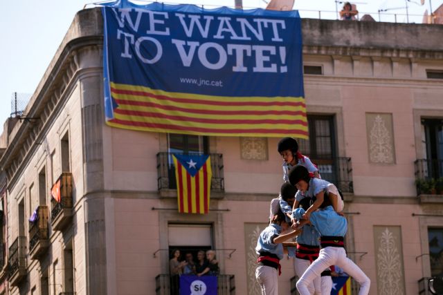 Η Μαδρίτη απειλεί, η Βαρκελώνη επιμένει