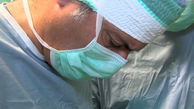 Χειρουργός σε δημόσιο νοσοκομείο συνελήφθη για «φακελάκι»