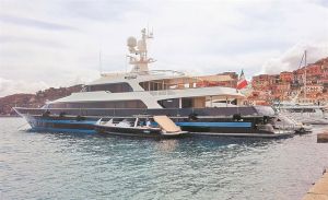 Αντίπαρος και γαλλικό μενού