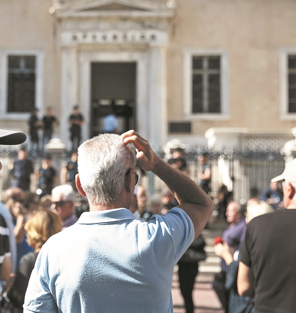 Τρεις καυτές αποφάσεις για αναδρομικά, συντάξεις