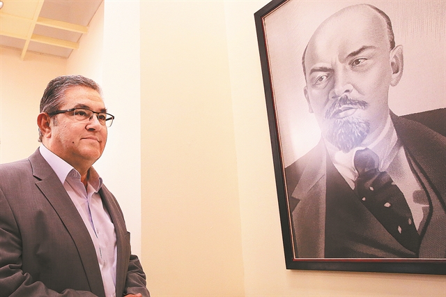 Το ΚΚΕ ανάποδα στο ρεύμα