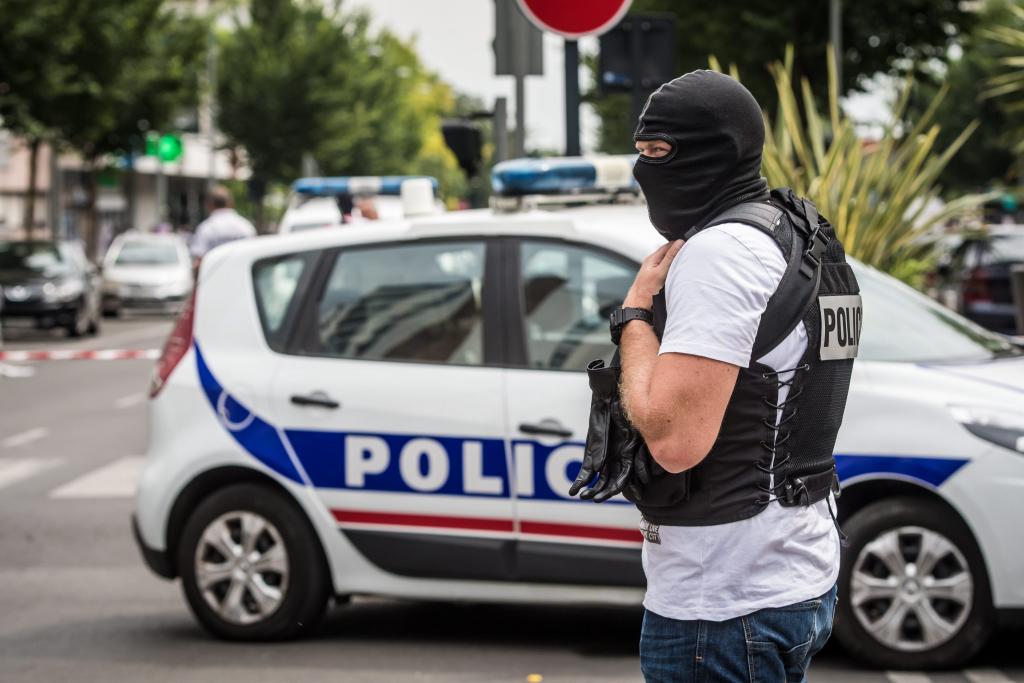 Γαλλία: Πυρπόλησαν οχήματα αστυνομικών
