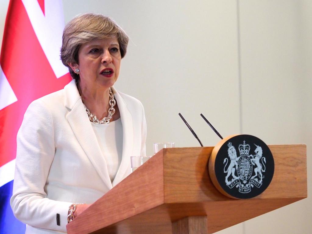 Να παραμείνει πρωθυπουργός η Μέι μέχρι να ολοκληρωθεί το Brexit, λένε οι Βρετανοί