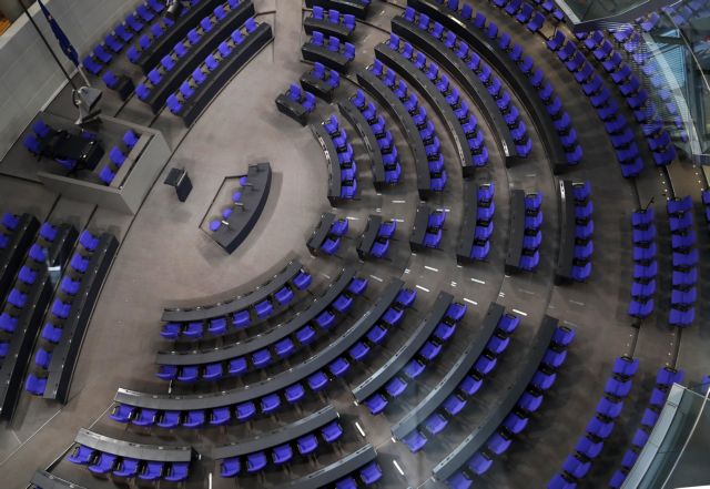 Γερμανία: Κανείς στη Βουλή δεν θέλει να καθίσει δίπλα στους ακροδεξιούς