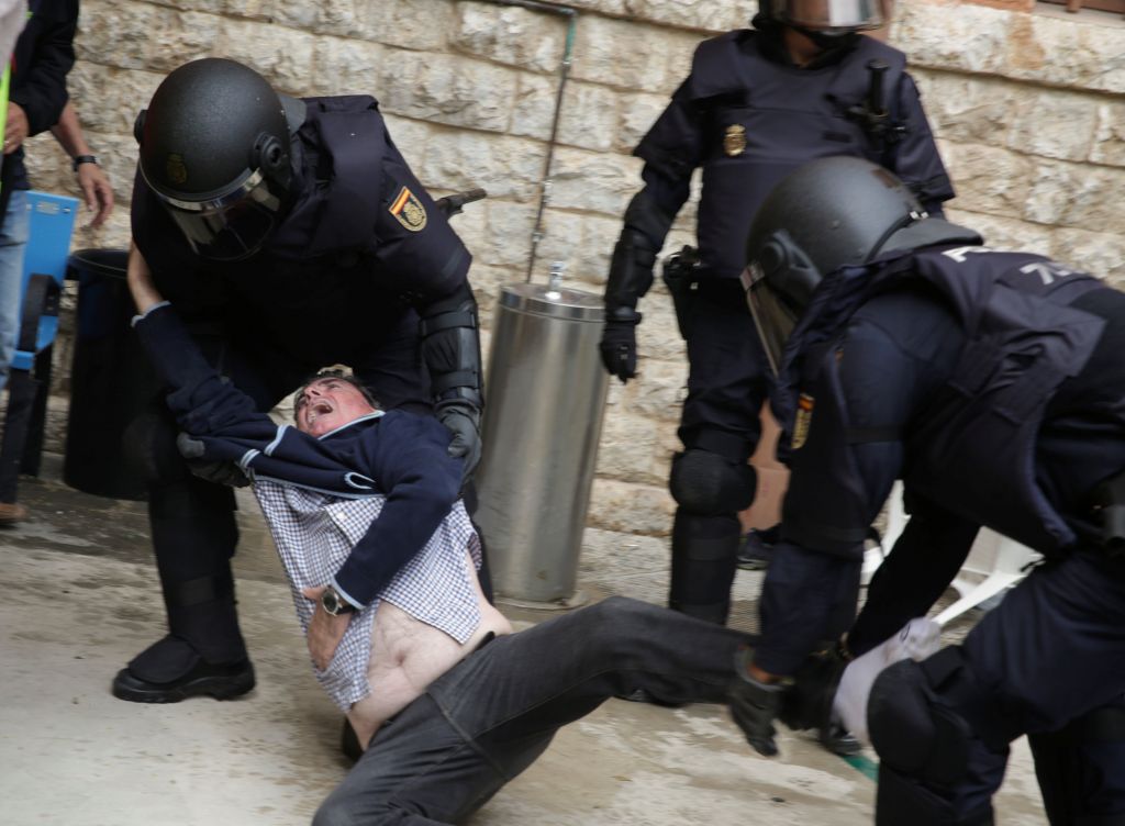 Γερμανικά ΜΜΕ: «Ματωμένη Κυριακή στη Βαρκελώνη»