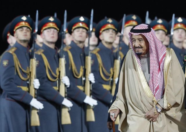 «Ιστορική επίσκεψη» του βασιλιά της Σαουδικής Αραβίας στη Μόσχα | tanea.gr