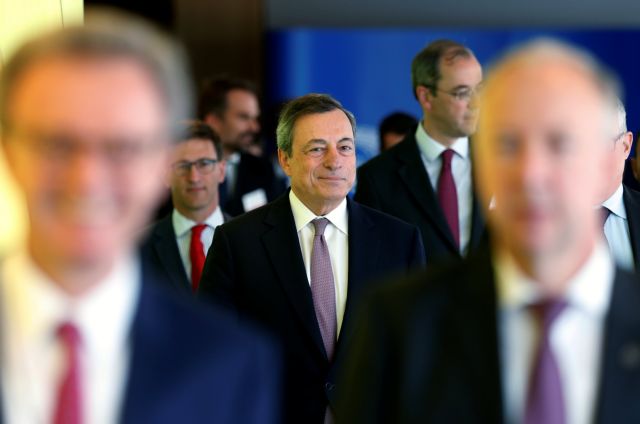 Η ΕΚΤ εξετάζει παράταση στο QE με μικρότερες δόσεις