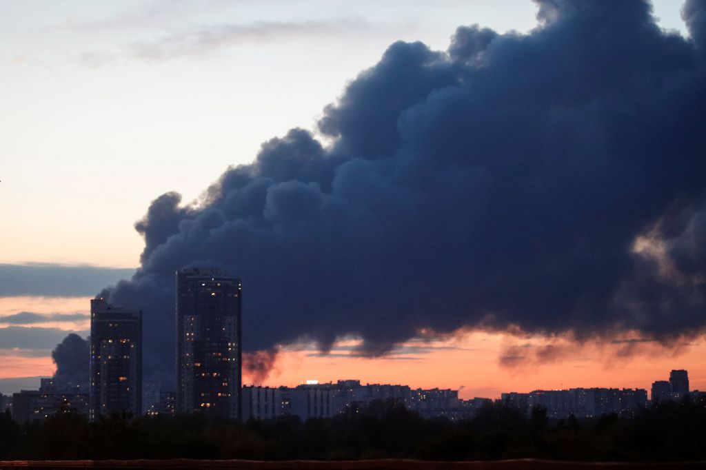 Μόσχα: Απομακρύνθηκαν 3000 άτομα από το φλεγόμενο εμπορικό κέντρο