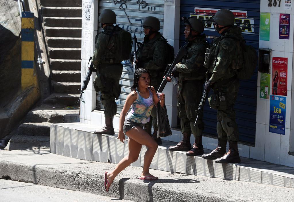 Βραζιλία: Στρατός σε φαβέλα του Ρίο