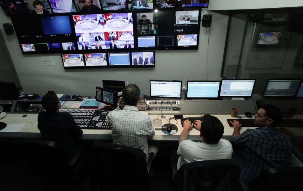 Κεντροαριστερά: Στην τελική ευθεία με το βλέμμα στα δύο ντιμπέιτ