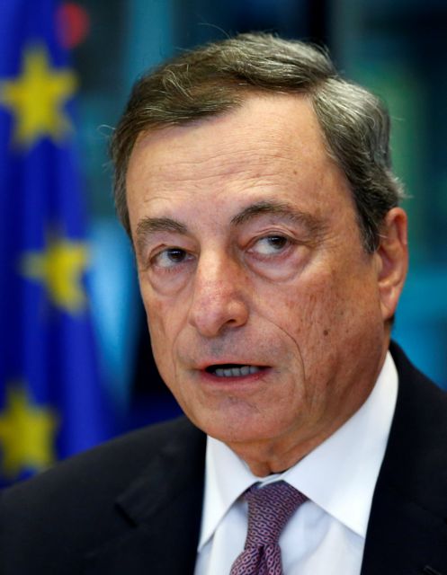 Η ΕΚΤ σχεδιάζει να παρατείνει αλλά και να ψαλιδίσει το QE