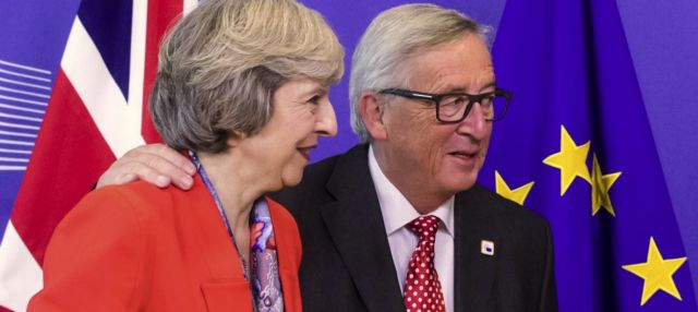 Συνάντηση Μέι – Γιούνκερ μετά το «πλήρες αδιέξοδο» για το Brexit
