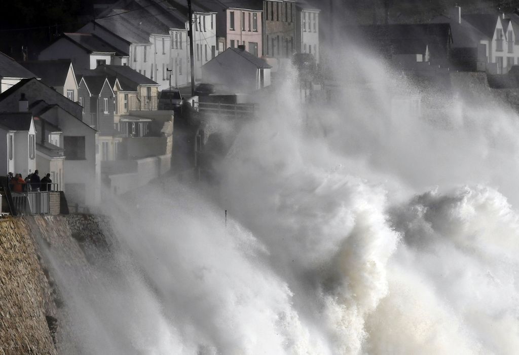 Τρεις νεκροί στην Ιρλανδία από την καταιγίδα Οφηλία