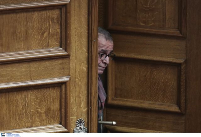 Ο Μουζάλας υπό διωγμόν από τους 53+