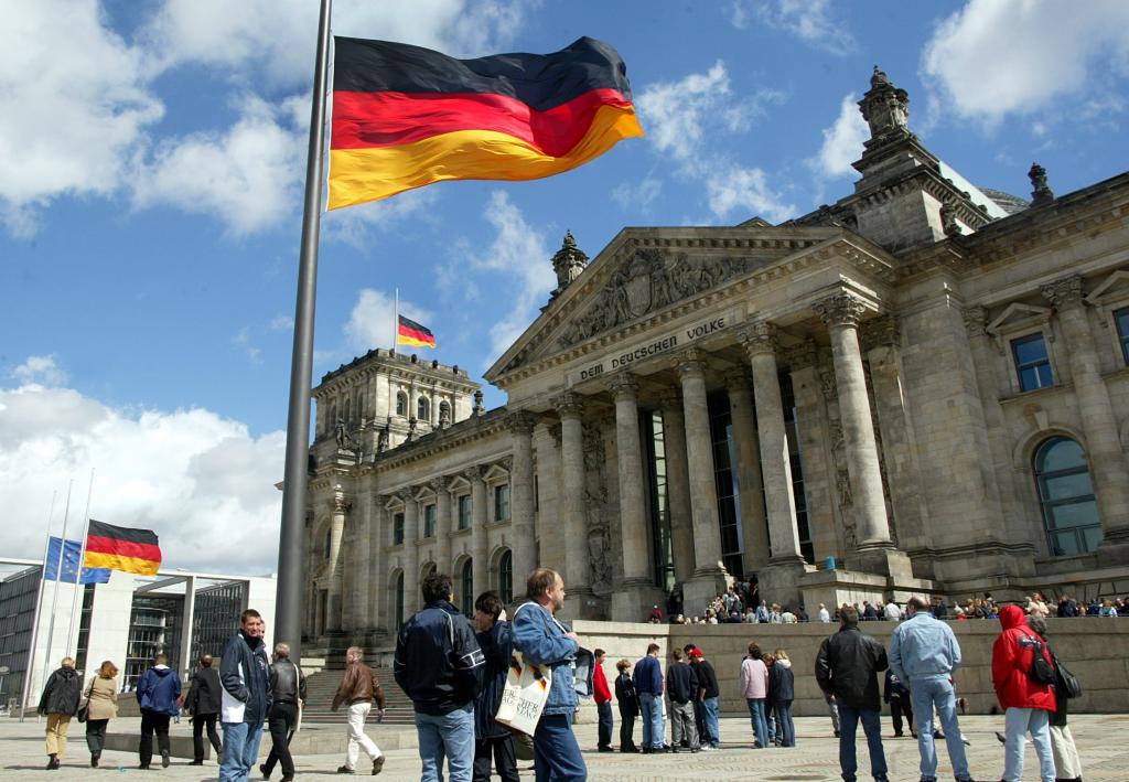 Γερμανία: Διαμελισμό του ΥΠΟΙΚ στην περίπτωση που το FDP επιμείνει να το αναλάβει