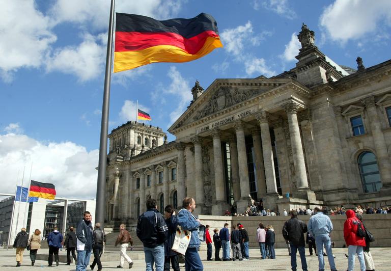 Γερμανία: Διαμελισμό του ΥΠΟΙΚ στην περίπτωση που το FDP επιμείνει να το αναλάβει | tanea.gr