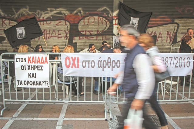 Τον Σεπτέμβριο τα αναδρομικά, τον Οκτώβριο οι αυξήσεις