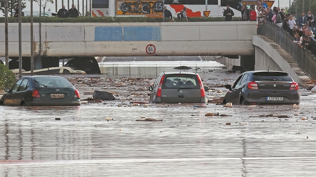 Στη Μάνδρα πνίγηκαν αφημένοι στην τύχη τους