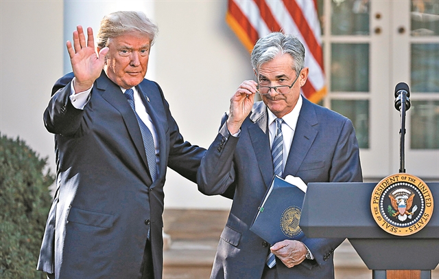 Bολές κατά ριπάς από Τραμπ εναντίον της Fed