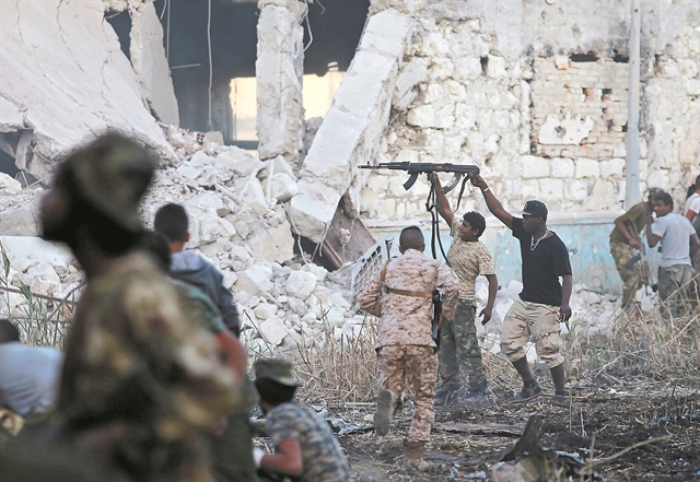 Δικτατορία ή χάος;