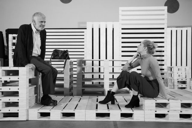 Ο έρωτας δύο αντίθετων κόσμων μέσα από μία αρχή της Φυσικής