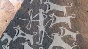 Ανακαλύφθηκαν οι αρχαιότερες απεικονίσεις σκύλων σε βράχους