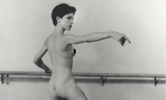 Στο σφυρί άγνωστες γυμνές φωτογραφίες της 18χρονης Μαντόνα
