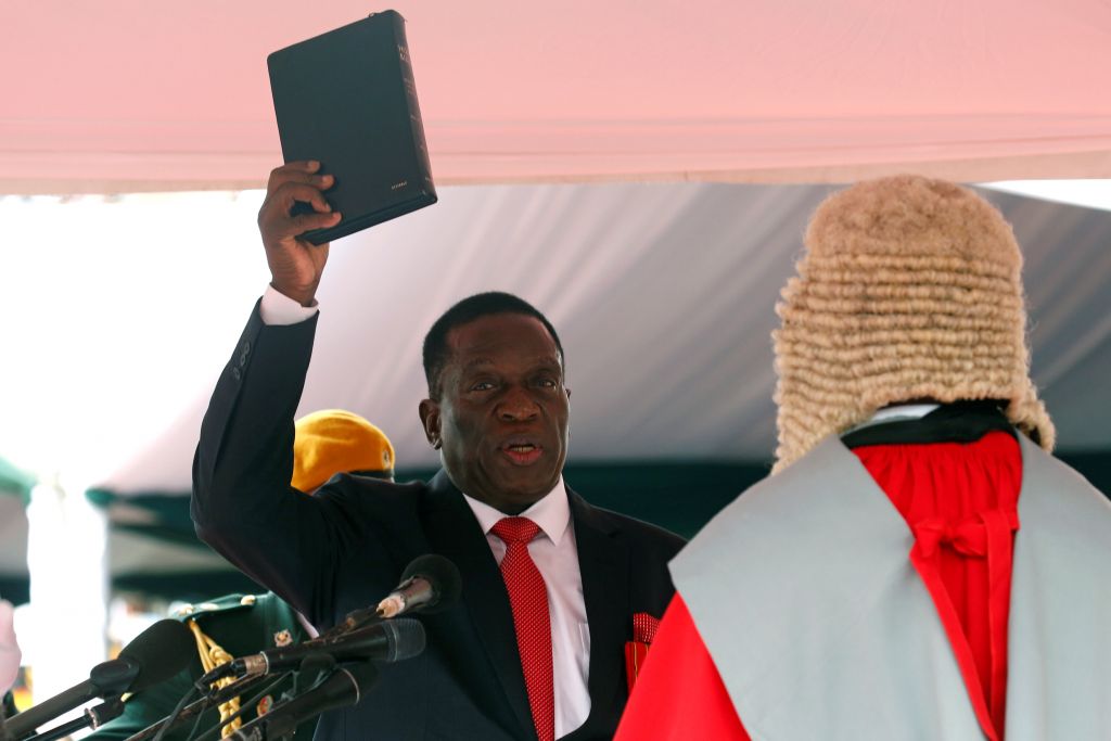 Ζιμπάμπουε: Ο Μνανγκάγκουα «ο Κροκόδειλος» ορκίσθηκε πρόεδρος