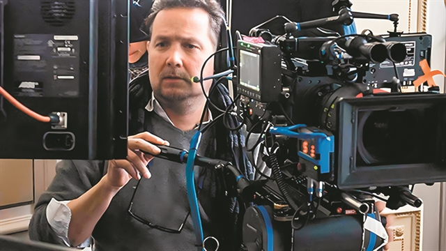 Ο Φαίδων σκηνοθετεί, η Σάντρα αποκαλύπτεται