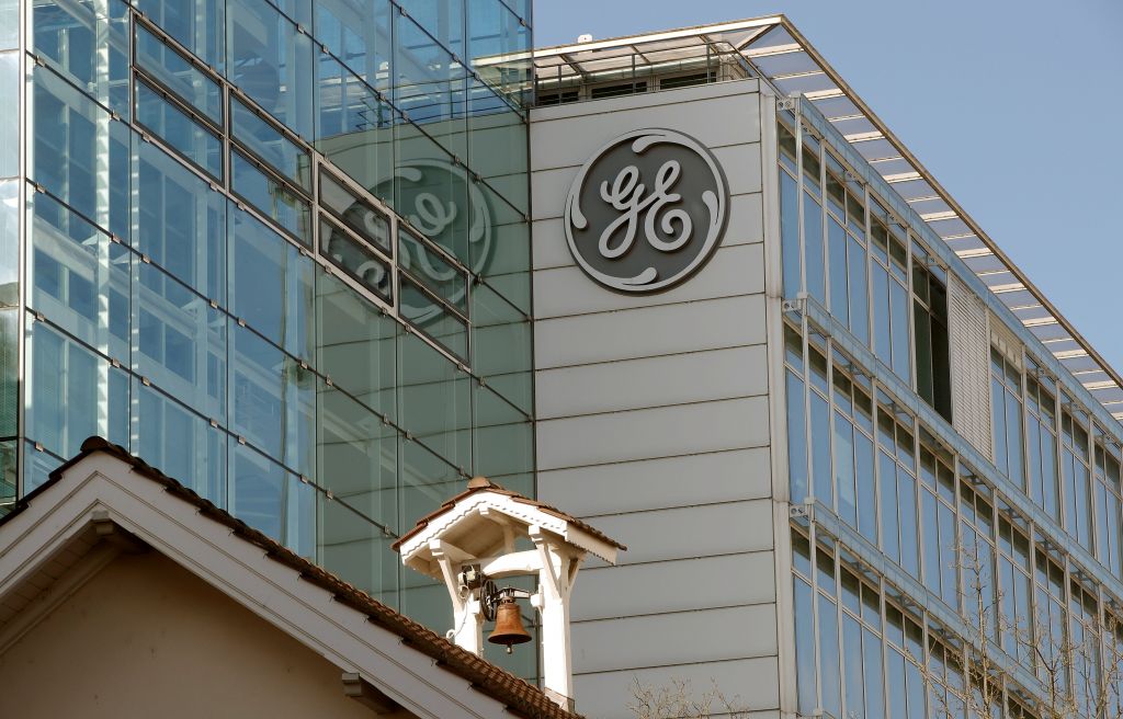Σε 12.000 απολύσεις προχωρά η General Electric