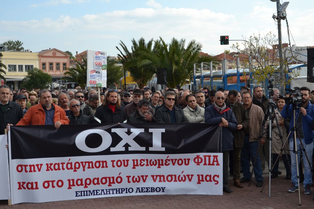 As Christmas approaches, poor Greeks see flurry of handouts