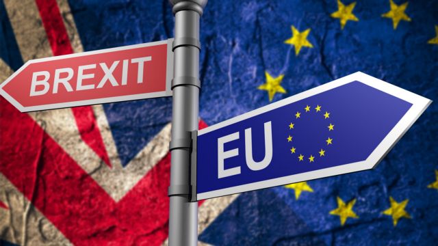 Brexit: Οι μισοί Βρετανοί ζητούν δεύτερο δημοψήφισμα