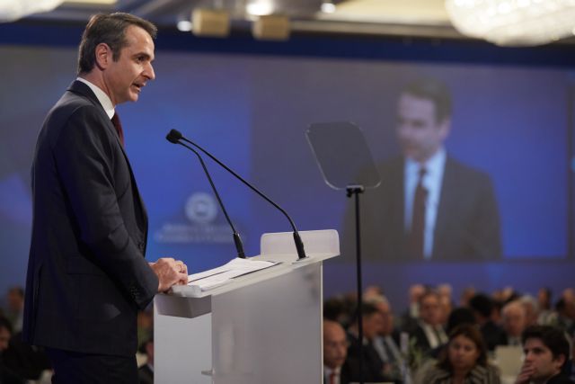 Η ΝΔ επιμένει… λαϊκά