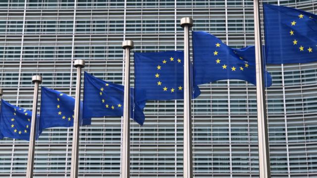 ΕΕ: Εκφράζει σοβαρή ανησυχία για την απόφαση Τραμπ