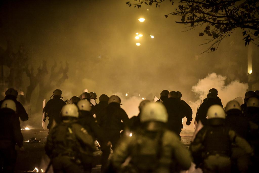 Προφυλακιστέοι δύο συλληφθέντες για τα επεισόδια στα Εξάρχεια