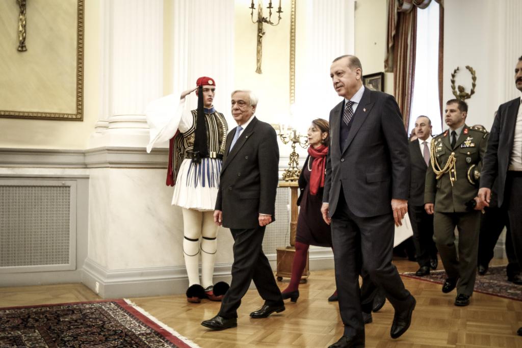 Τι έγινε μόλις έκλεισαν οι κάμερες στο Προεδρικό