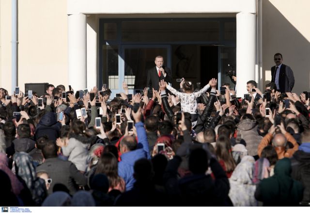Ο Ερντογάν σκόραρε από ελληνικές πάσες