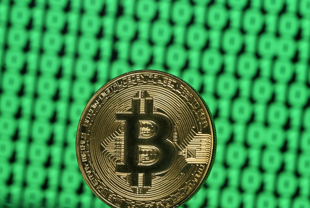 FT – Οι κίνδυνοι πίσω από τη μανία των bitcoins