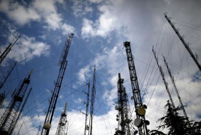 Υπογράφτηκαν οι συμβάσεις για τη χρήση ραδιοσυχνοτήτων 1800 MHz