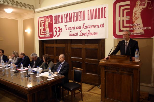 Τεντώνουν το σχοινί με τους δικαστές