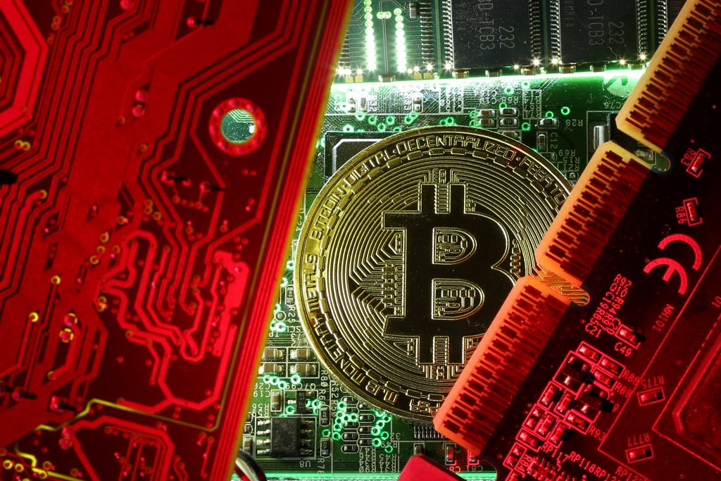 Γυναίκα κατηγορείται ότι επιχείρησε να χρηματοδοτήσει το ΙΚ με bitcoin