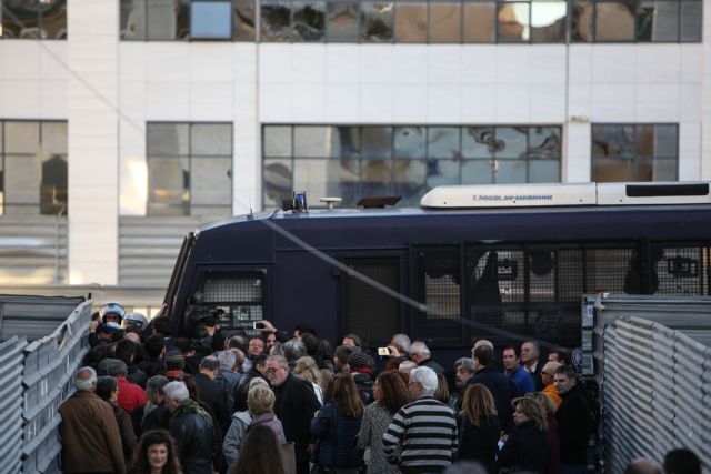 Αμυνα… πούλμαν στο Ειρηνοδικείο
